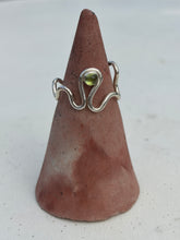 Load image into Gallery viewer, Wibbly wobbly Peridot Ring