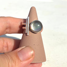 Load image into Gallery viewer, Rainbow mother-of-pearl bar Ring