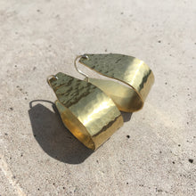 Load image into Gallery viewer, Chunky Brass Hoops