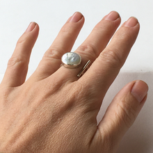 Load image into Gallery viewer, Pearl Bar Ring