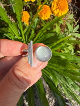 Load image into Gallery viewer, Rainbow mother-of-pearl bar Ring
