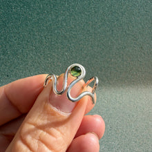 Load image into Gallery viewer, Wibbly wobbly Peridot Ring
